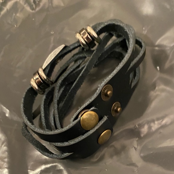 Black leather strap bracelet/cuff - Picture 2 of 8